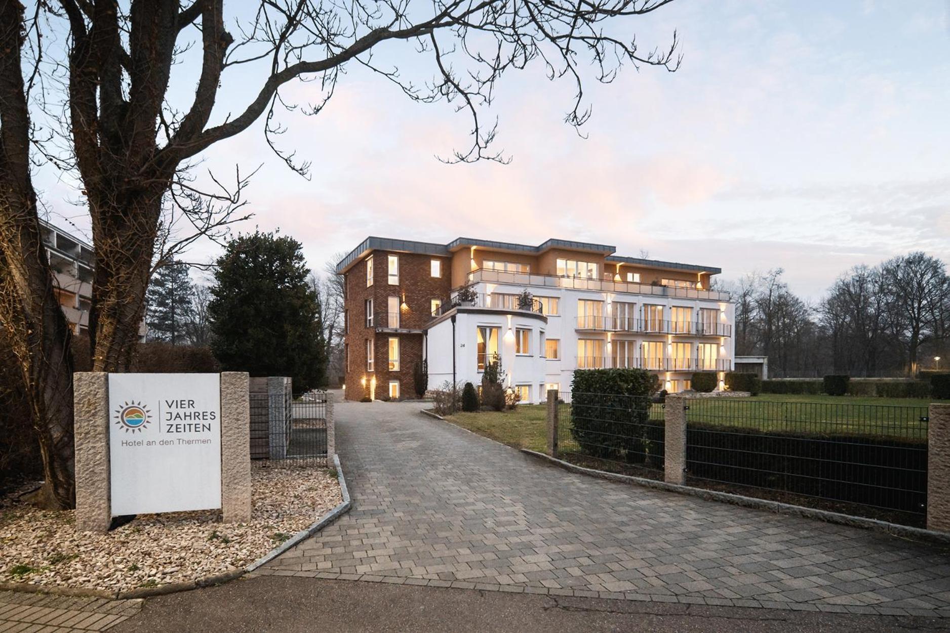 Hotel Vier Jahreszeiten Therme & Kliniken Bad Krozingen Naehe Freiburg & Schwarzwald Ideal Fuer Wellness Kur & Business Ausfluege 24H Check In- Wlan & Parken Gratis Kültér fotó